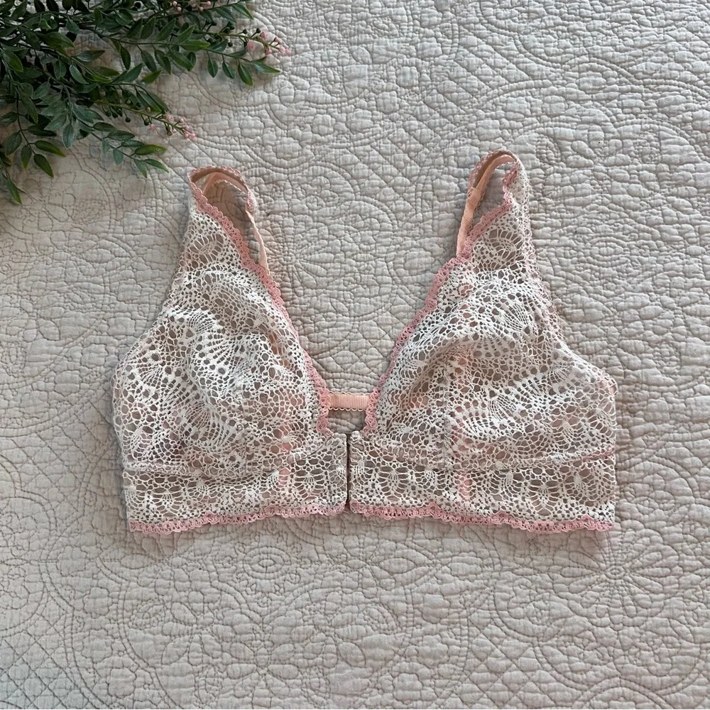 Victoria’s Secret: Double Lined White Front Clasp Lace Bralette Size Large - Picture 1 of 9